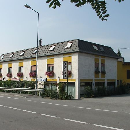 Hotel Ponte Autostrada Seriate Bagian luar foto