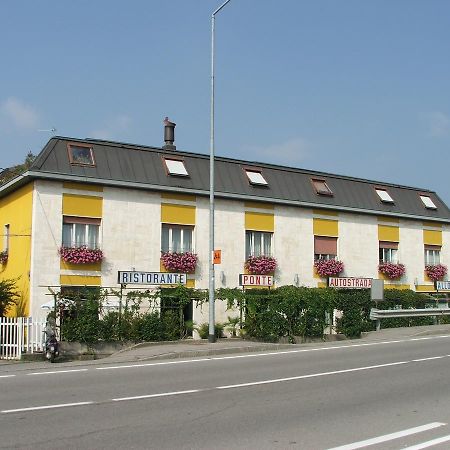 Hotel Ponte Autostrada Seriate Bagian luar foto
