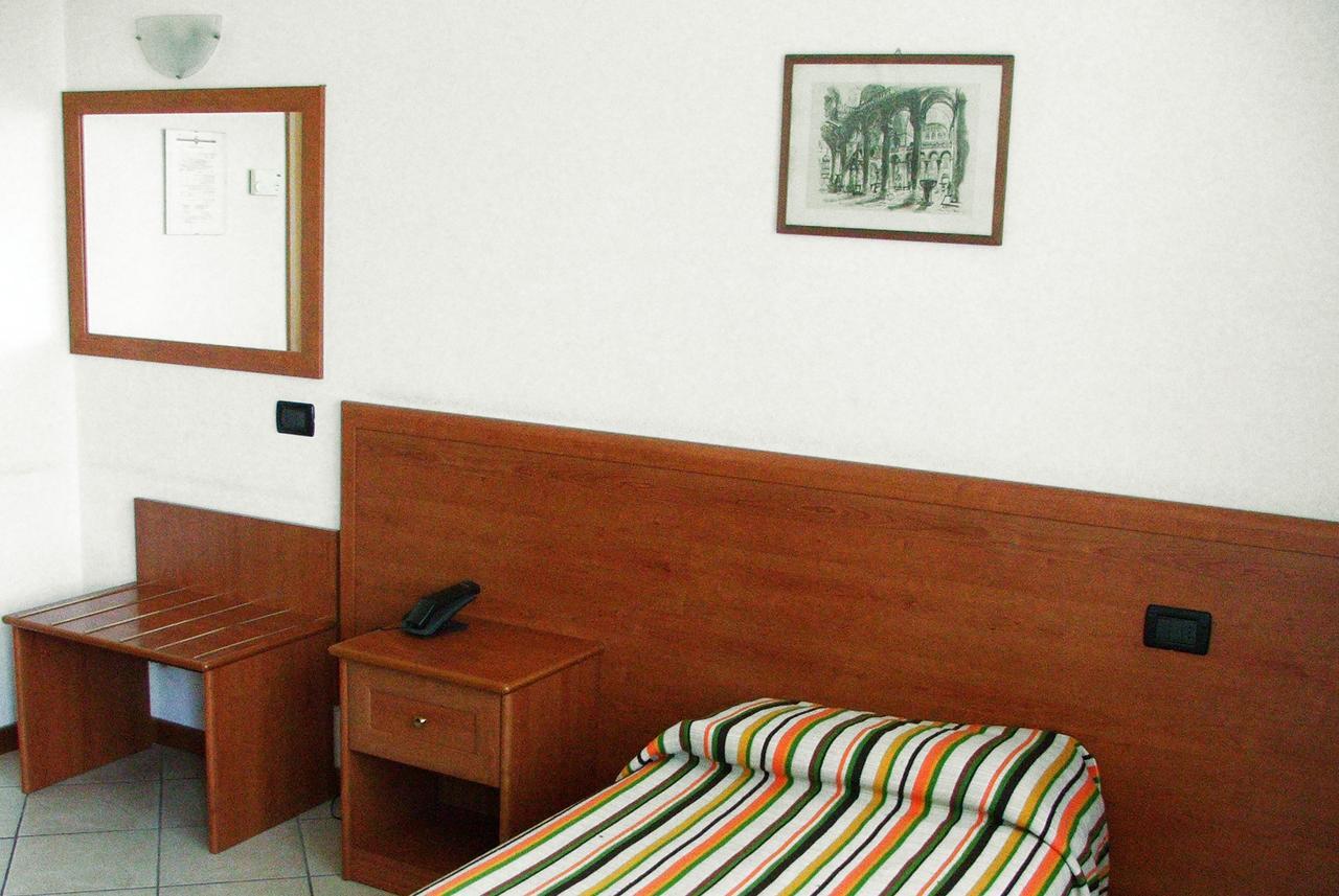 Hotel Ponte Autostrada Seriate Bagian luar foto