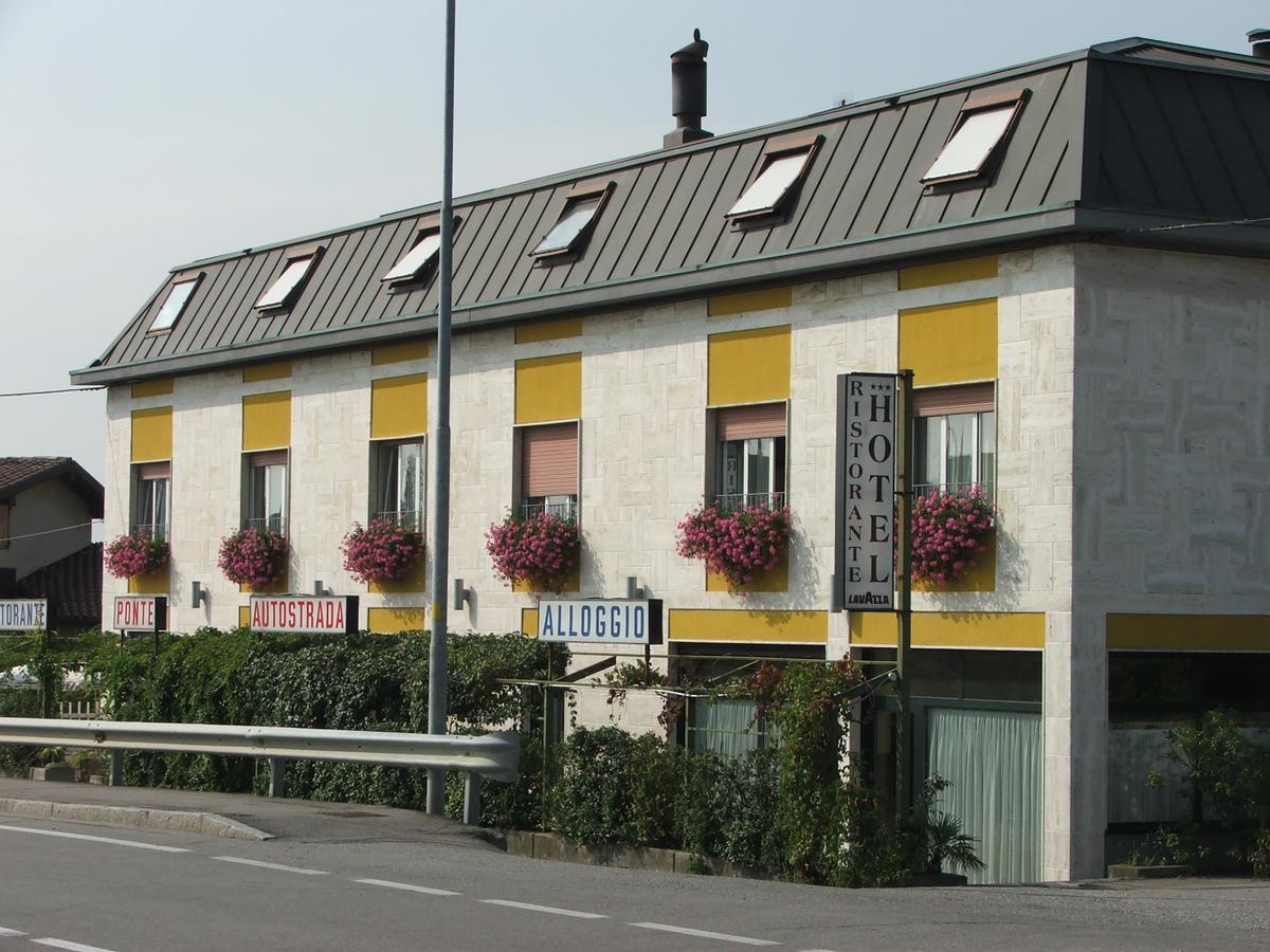 Hotel Ponte Autostrada Seriate Bagian luar foto