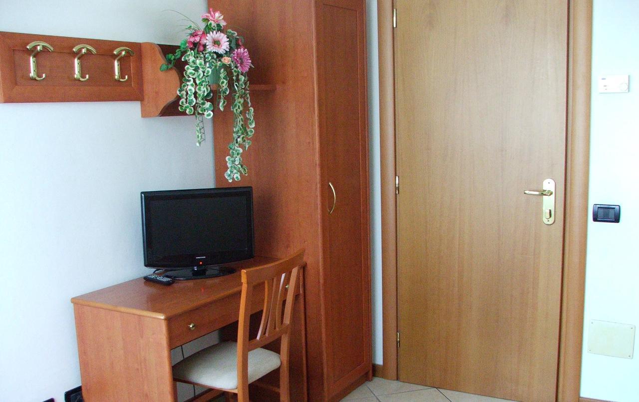 Hotel Ponte Autostrada Seriate Bagian luar foto