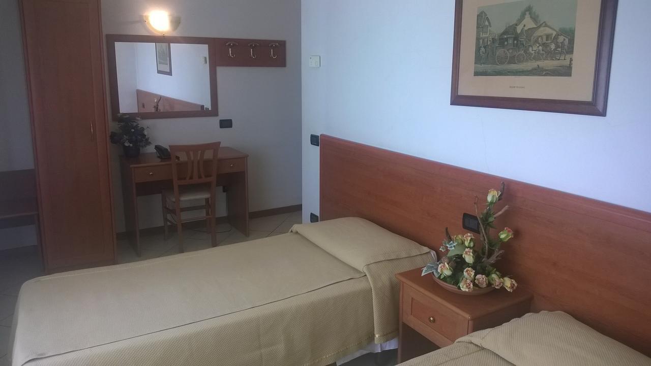 Hotel Ponte Autostrada Seriate Bagian luar foto