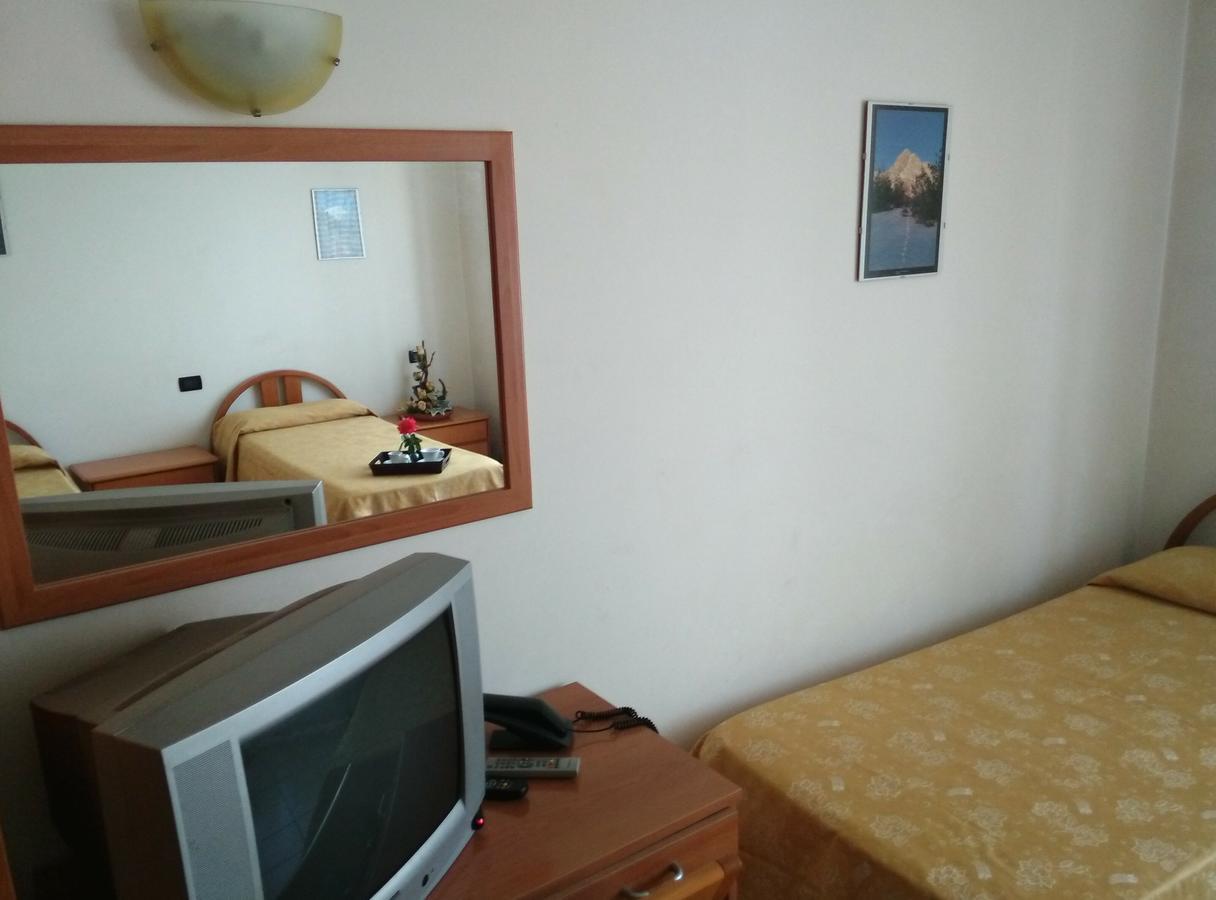 Hotel Ponte Autostrada Seriate Bagian luar foto