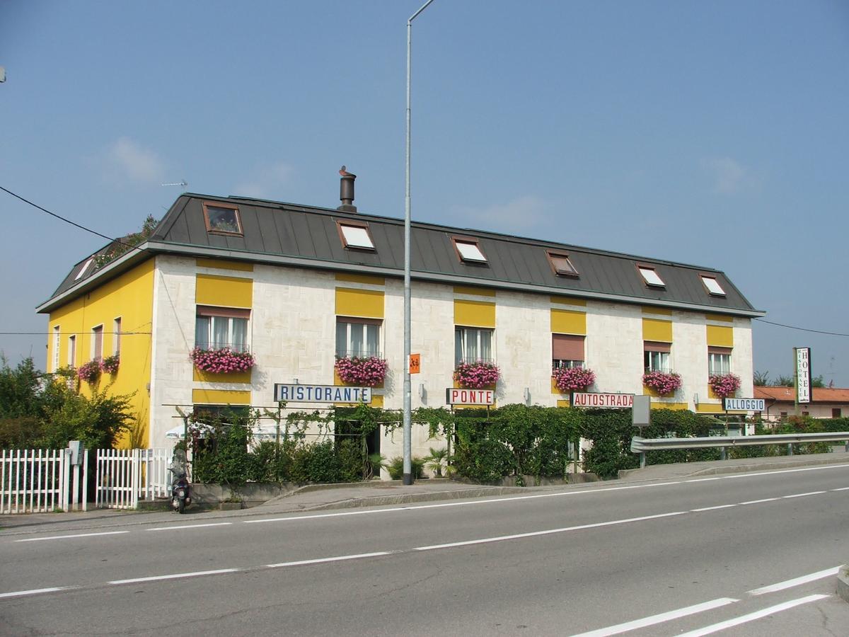 Hotel Ponte Autostrada Seriate Bagian luar foto