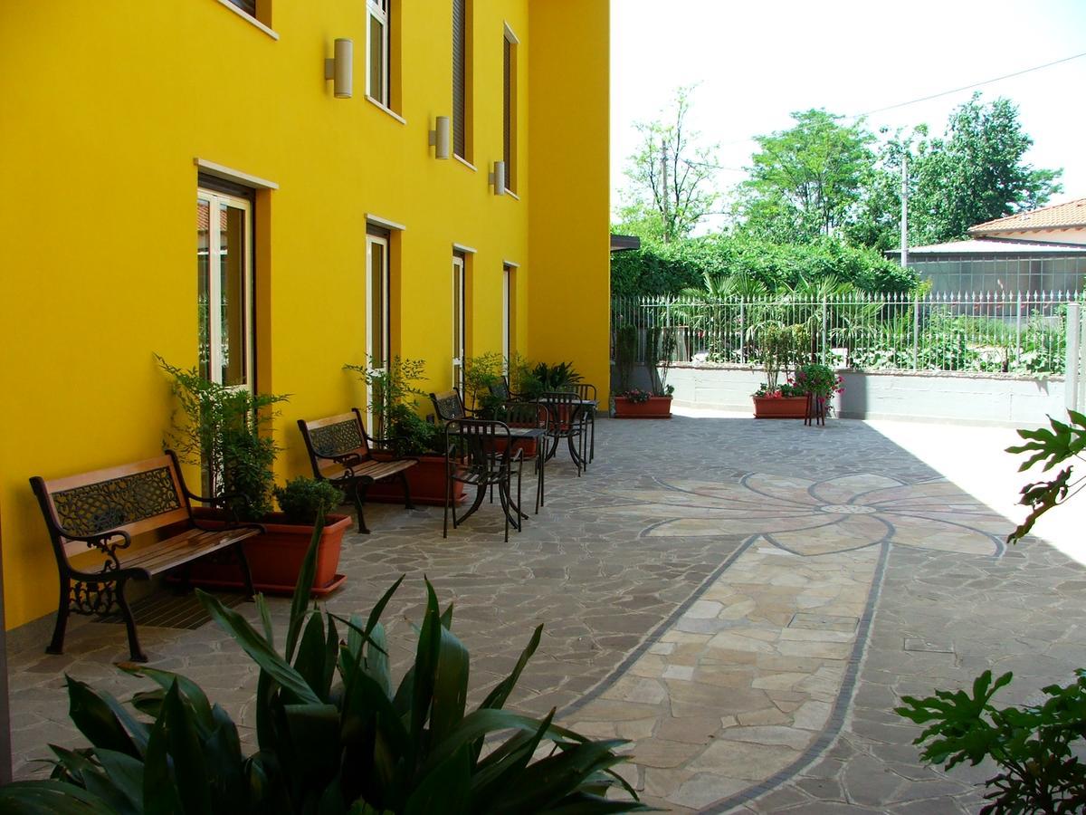 Hotel Ponte Autostrada Seriate Bagian luar foto